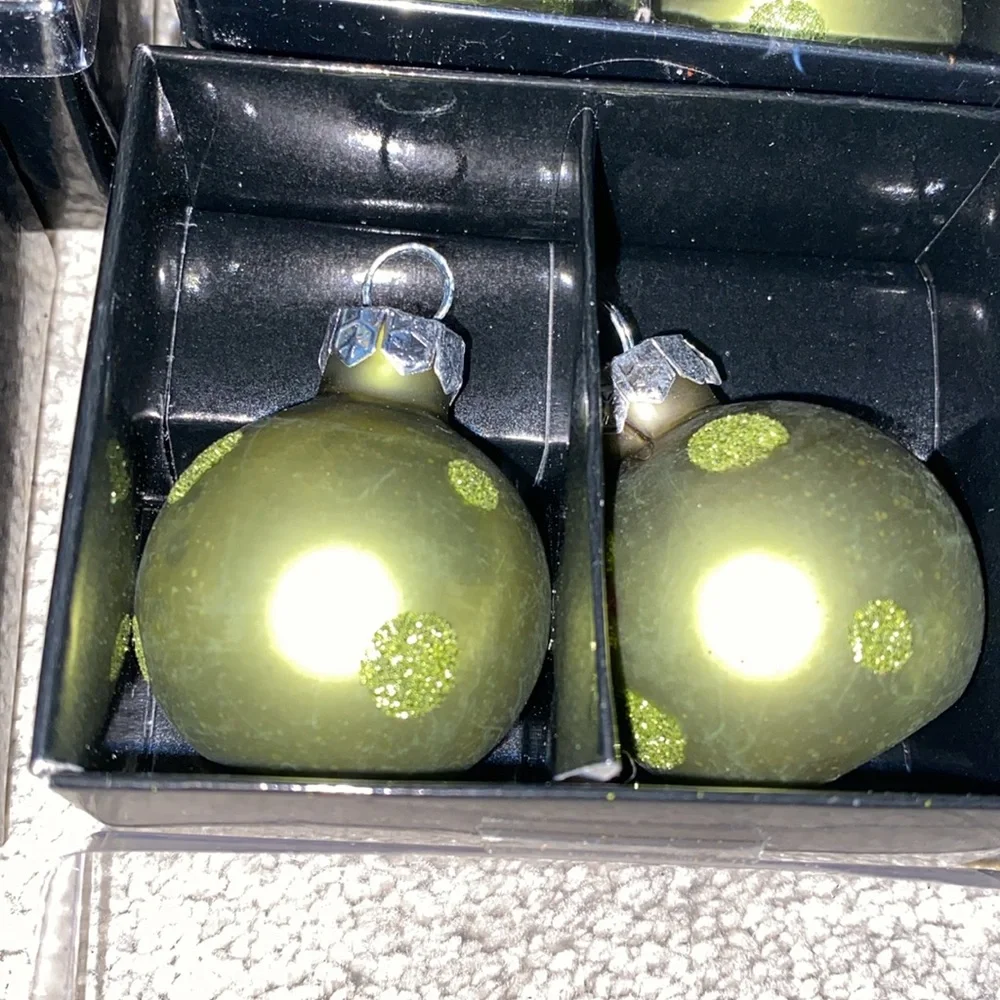 Dining‎ place Card Holders Christmas Ornament shape Set (8) Silver & Green